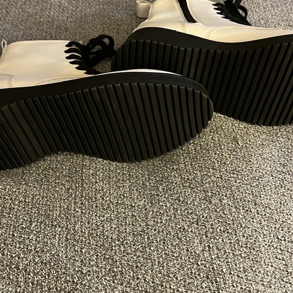 Women's white Madden Girl combat boot. Size 5 1/2. Never worn. - Picture 3 of 3